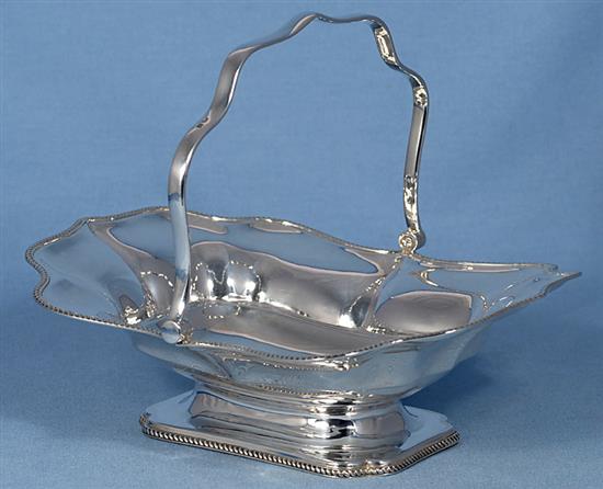 An Edwardian silver cake basket, by Atkin Brothers, length 268mm, weight 22.4oz/698grms.